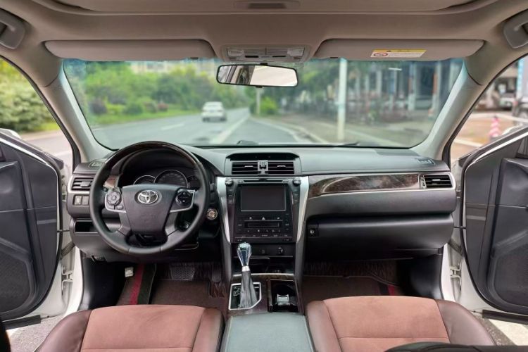 Used Toyota Camry 2016 2.5G 10th Anniversary Deluxe Navigation Edition Interior 2