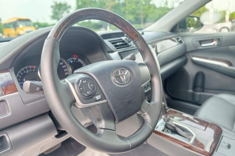 Used Toyota Camry 2016 2.0G 10th Anniversary Leading Edition Interior 2