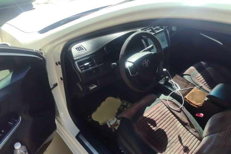 Used Toyota Camry 2016 2.0E 10th Anniversary Elite Edition Interior 3