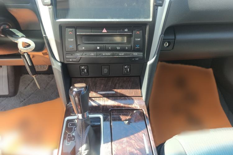 Used Toyota Camry 2016 2.0G 10th Anniversary Leading Edition Interior 3