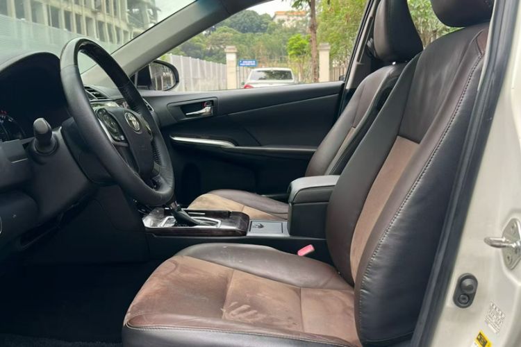 Used Toyota Camry 2016 2.5G 10th Anniversary Deluxe Navigation Edition Interior 3