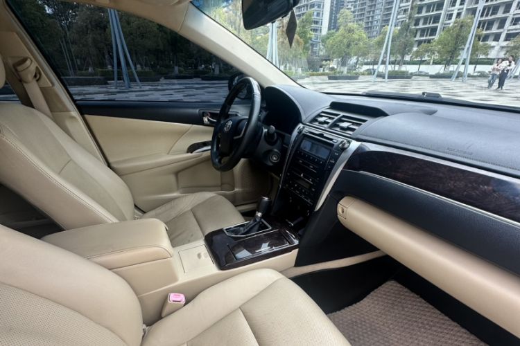 Used Toyota Camry 2016 2.0G 10th Anniversary Leading Edition Interior 3