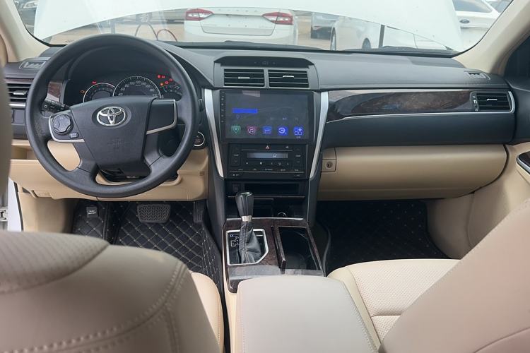 Used Toyota Camry 2016 2.0E 10th Anniversary Elite Edition Interior 3