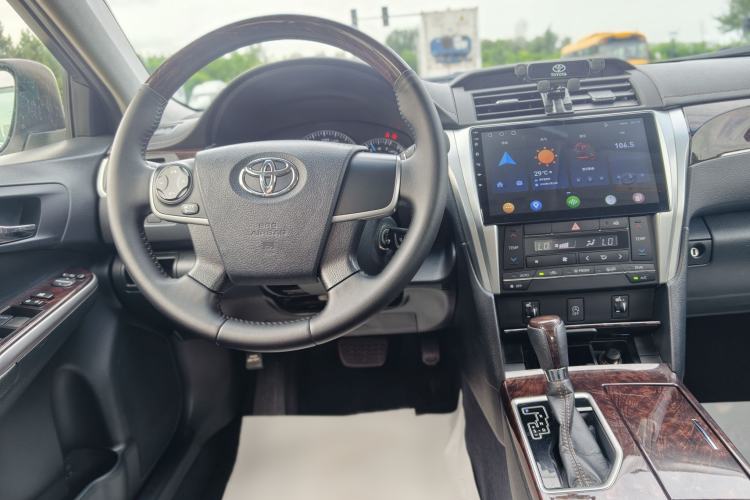 Used Toyota Camry 2016 2.0G 10th Anniversary Leading Edition Interior 3