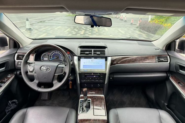 Used Toyota Camry 2016 2.0G 10th Anniversary Leading Edition Interior 3
