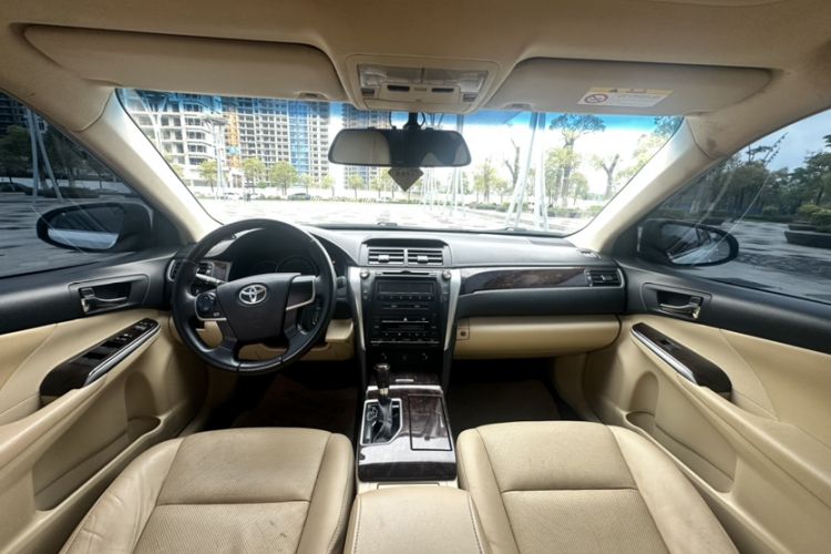 Used Toyota Camry 2016 2.0G 10th Anniversary Leading Edition Interior 4