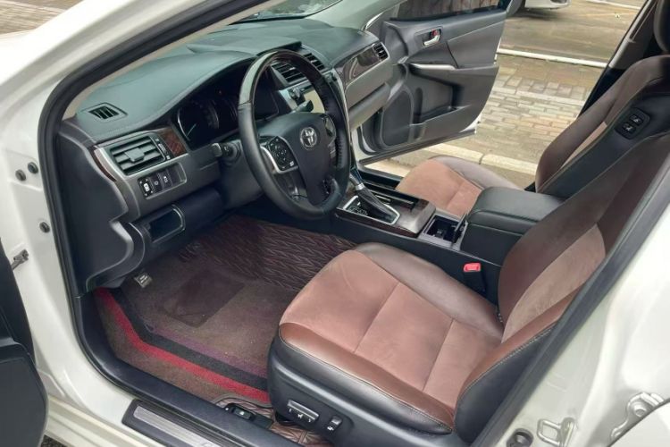 Used Toyota Camry 2016 2.5G 10th Anniversary Deluxe Navigation Edition Interior 4