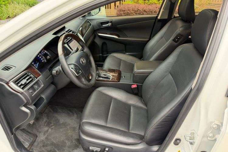 Used Toyota Camry 2016 2.0G 10th Anniversary Leading Edition Interior 4