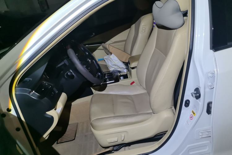 Used Toyota Camry 2016 Dual-Engine 2.5 HG 10th Anniversary Deluxe Navigation Edition Left Front Seat