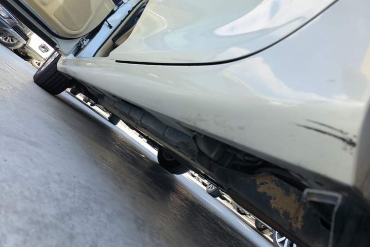 Used Toyota Camry 2016 2.0E 10th Anniversary Elite Edition Left Side Sill