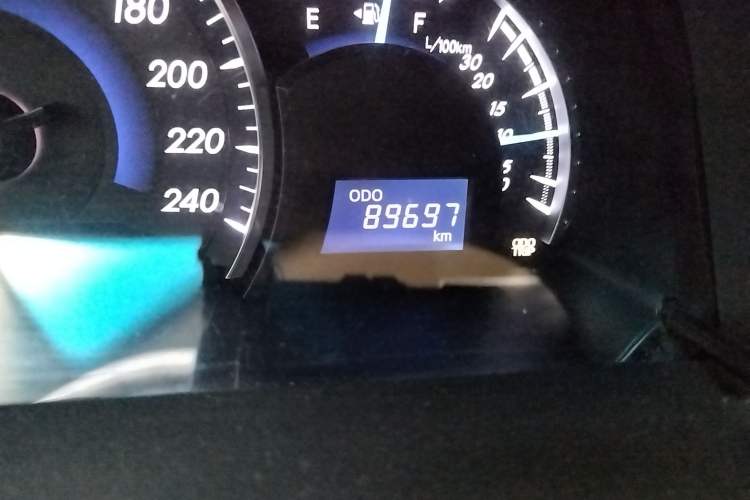Used Toyota Camry 2016 2.0G 10th Anniversary Leading Edition Odometer Close Up