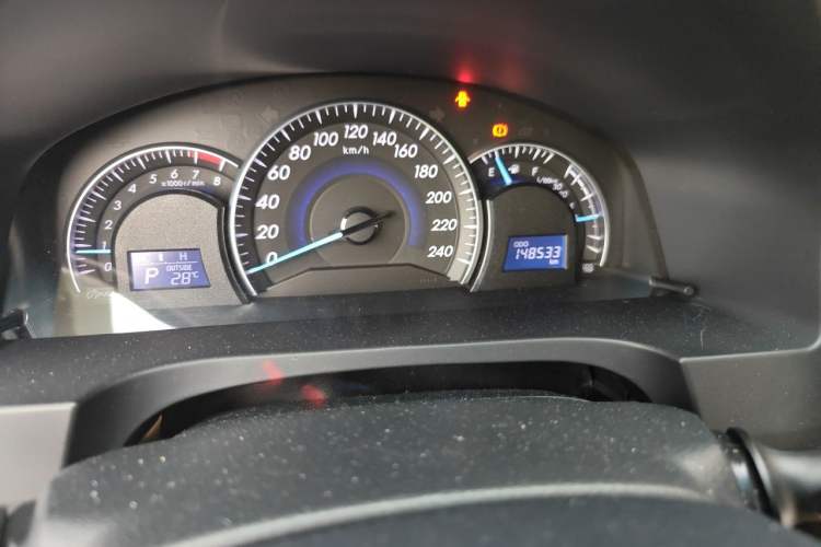 Used Toyota Camry 2016 2.0E 10th Anniversary Elite Edition Odometer Close Up