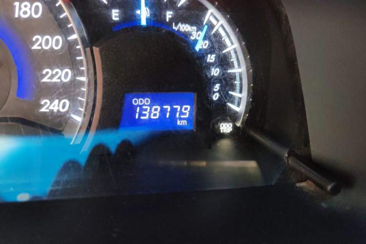 Used Toyota Camry 2016 2.0G 10th Anniversary Leading Edition Odometer Close Up