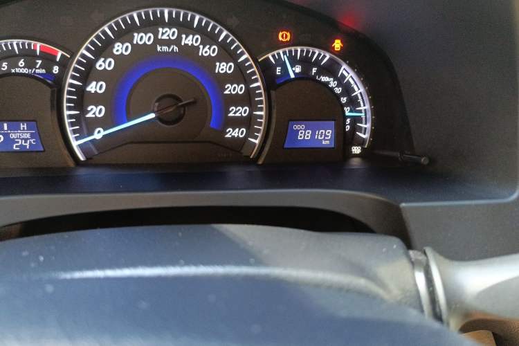 Used Toyota Camry 2016 2.0G 10th Anniversary Leading Edition Odometer Close Up