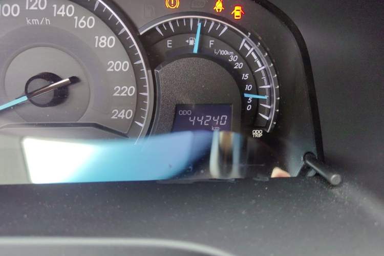 Used Toyota Camry 2016 2.5G 10th Anniversary Deluxe Navigation Edition Odometer Close Up