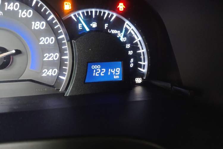 Used Toyota Camry 2016 2.0G 10th Anniversary Leading Edition Odometer Close Up