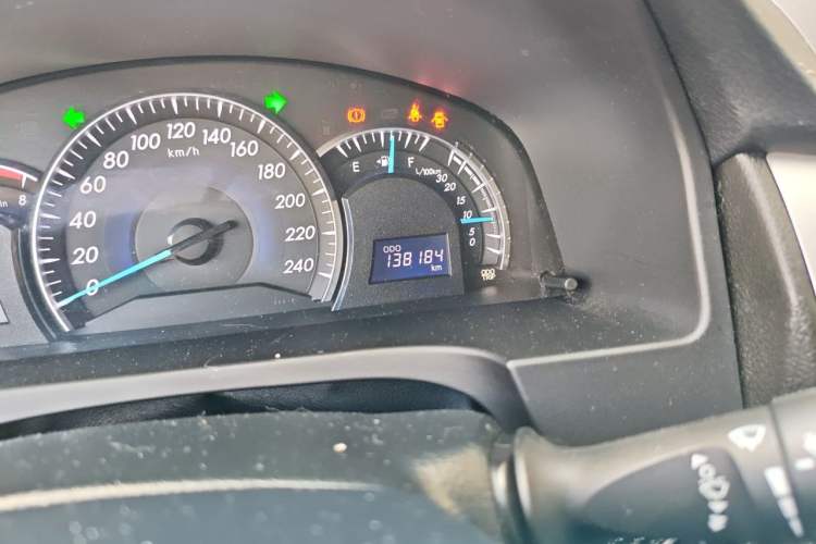 Used Toyota Camry 2016 2.0G 10th Anniversary Leading Edition Odometer Close Up