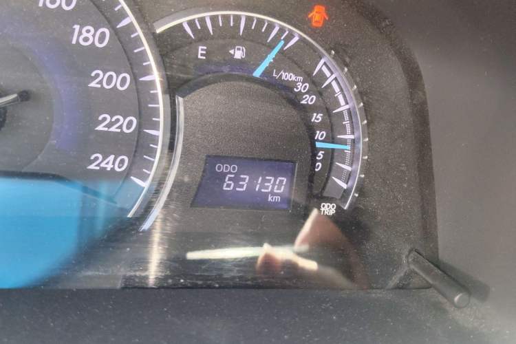 Used Toyota Camry 2016 2.0G 10th Anniversary Leading Edition Odometer Close Up