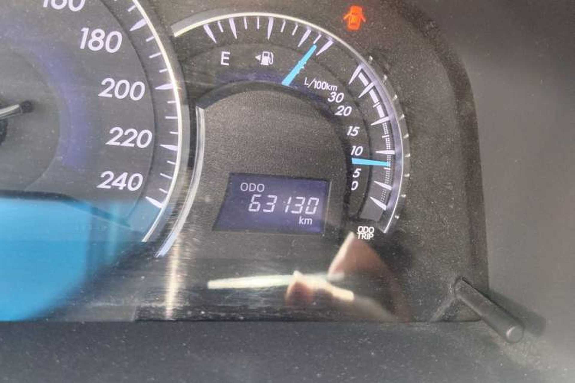 Used Toyota Camry 2016 2.0G 10th Anniversary Leading Edition Odometer Close Up