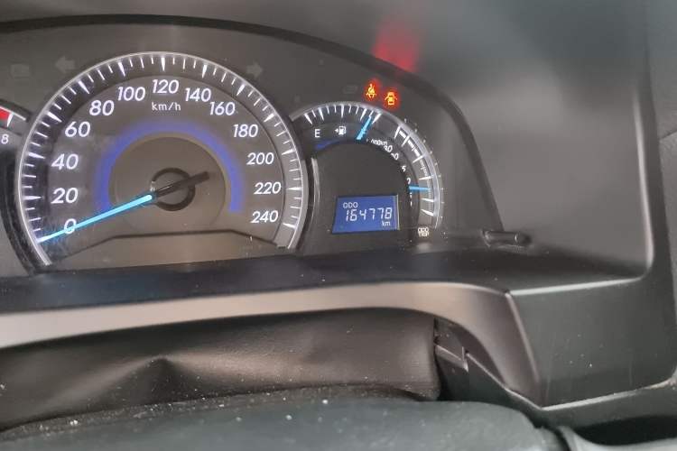 Used Toyota Camry 2016 2.0G 10th Anniversary Leading Edition Odometer Close Up