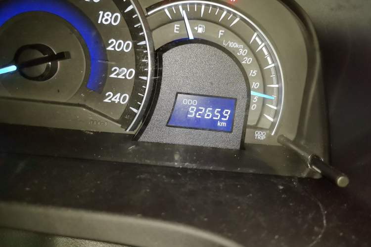 Used Toyota Camry 2016 2.0E 10th Anniversary Elite Edition Odometer Close Up
