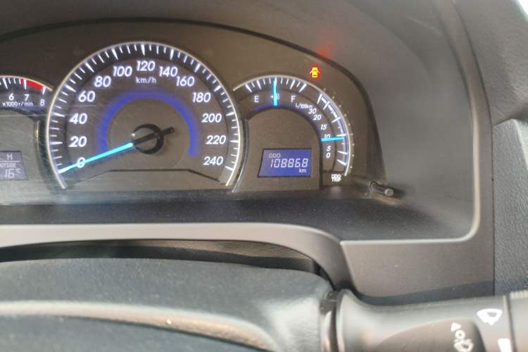 Used Toyota Camry 2016 2.0G 10th Anniversary Leading Edition Odometer Close Up