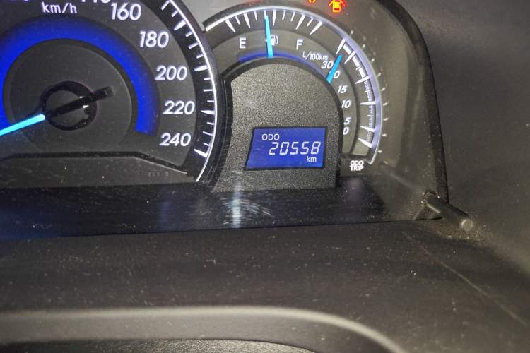 Used Toyota Camry 2016 2.0G 10th Anniversary Luxury Edition Odometer Close Up