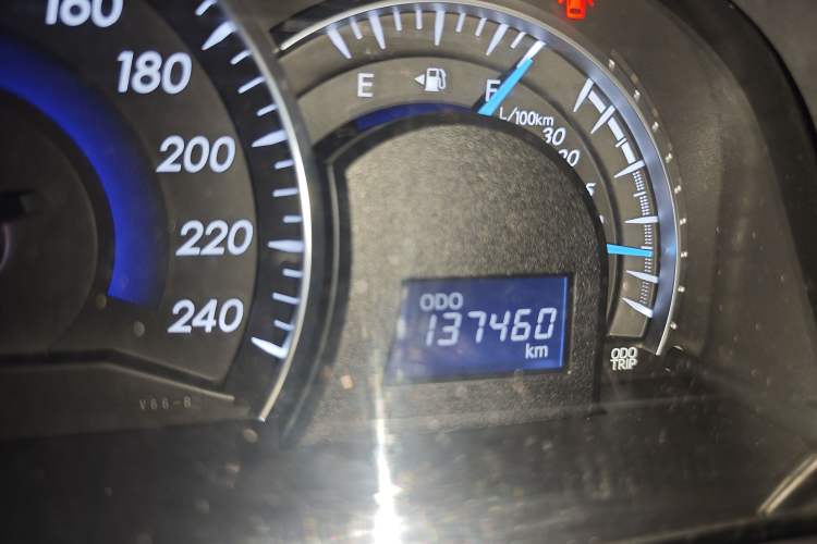 Used Toyota Camry 2016 2.0G 10th Anniversary Leading Edition Odometer Close Up