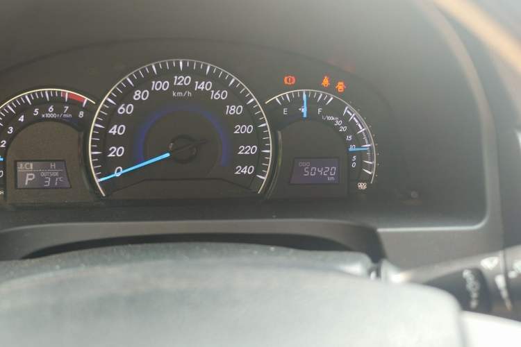 Used Toyota Camry 2016 2.0G 10th Anniversary Leading Edition Odometer Close Up