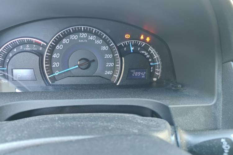 Used Toyota Camry 2016 2.0G 10th Anniversary Leading Edition Odometer Close Up