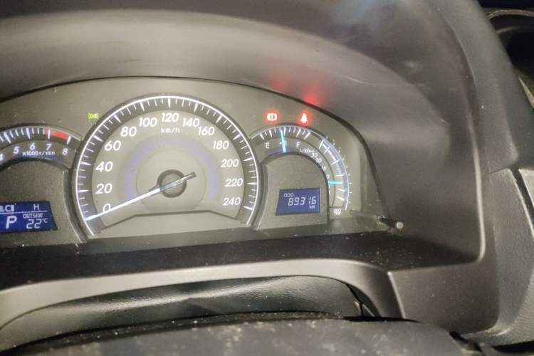 Used Toyota Camry 2016 2.0G 10th Anniversary Leading Edition Odometer Close Up