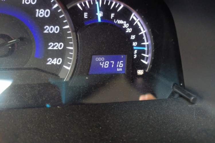 Used Toyota Camry 2016 2.0G 10th Anniversary Luxury Edition Odometer Close Up