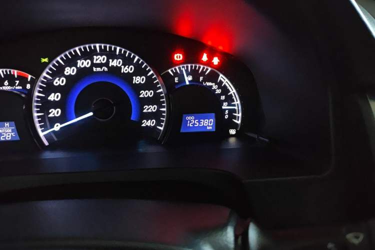 Used Toyota Camry 2016 2.0G 10th Anniversary Luxury Edition Odometer Close Up