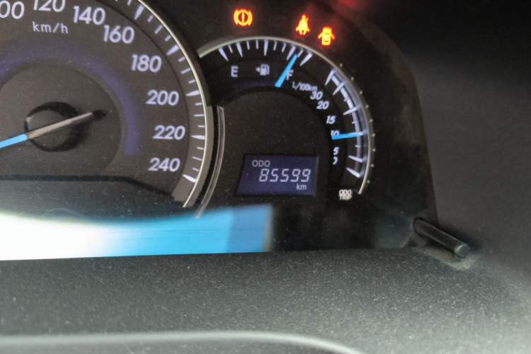 Used Toyota Camry 2016 2.0G 10th Anniversary Leading Edition Odometer Close Up