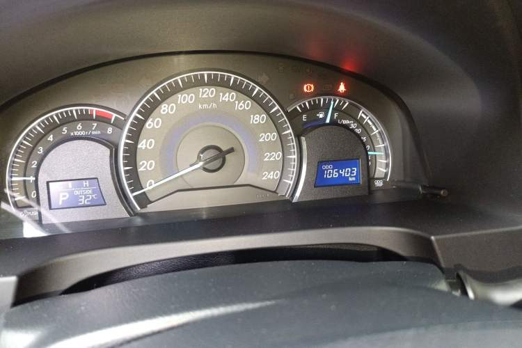 Used Toyota Camry 2016 2.0E 10th Anniversary Elite Edition Odometer Close Up