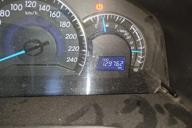 Used Toyota Camry 2016 2.0E 10th Anniversary Elite Edition Odometer Close Up