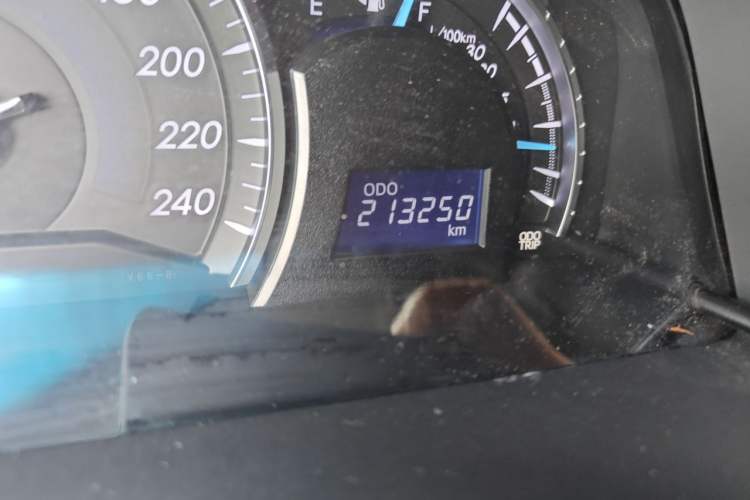Used Toyota Camry 2016 2.0G 10th Anniversary Leading Edition Odometer Close Up