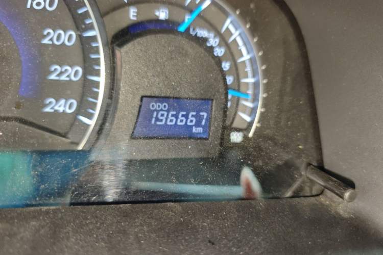 Used Toyota Camry 2016 2.0G 10th Anniversary Leading Edition Odometer Close Up