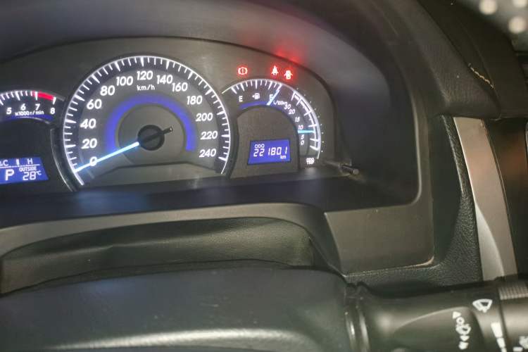 Used Toyota Camry 2016 2.0G 10th Anniversary Leading Edition Odometer Close Up