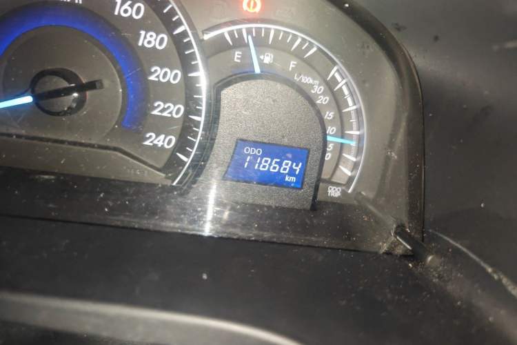 Used Toyota Camry 2016 2.0E 10th Anniversary Elite Edition Odometer Close Up