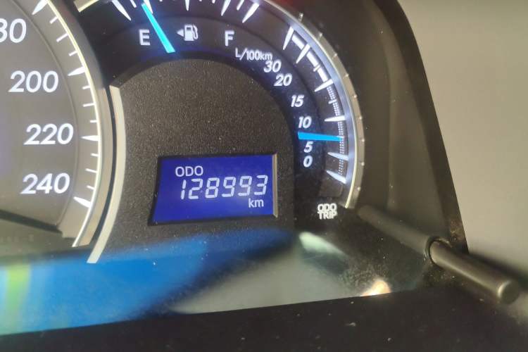 Used Toyota Camry 2016 2.0E 10th Anniversary Elite Edition Odometer Close Up