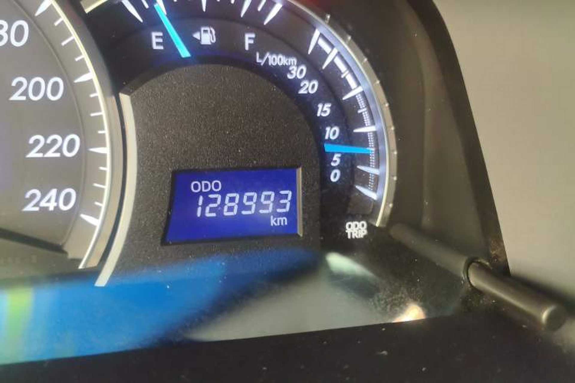 Used Toyota Camry 2016 2.0E 10th Anniversary Elite Edition Odometer Close Up
