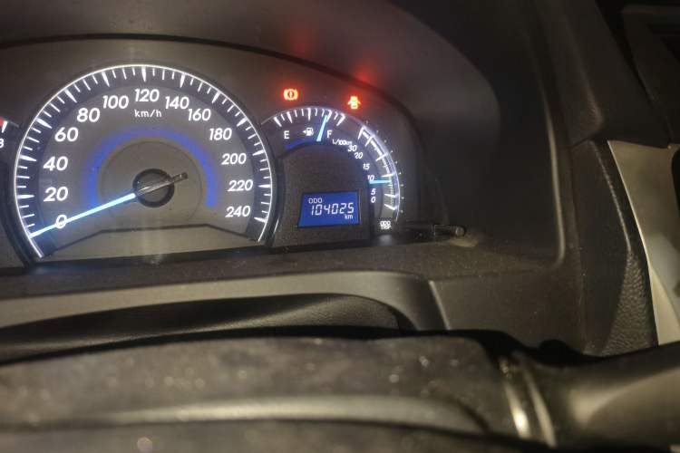 Used Toyota Camry 2016 2.0G 10th Anniversary Leading Edition Odometer Close Up