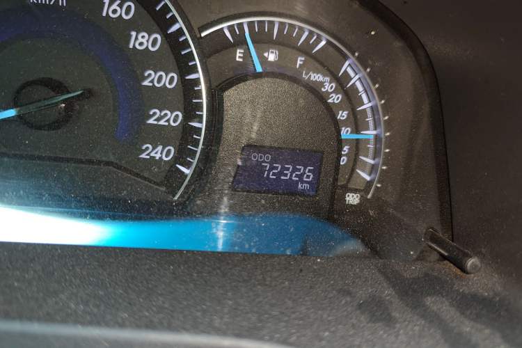 Used Toyota Camry 2016 2.0G 10th Anniversary Leading Edition Odometer Close Up