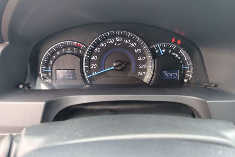 Used Toyota Camry 2016 2.0G 10th Anniversary Leading Edition Odometer Close Up