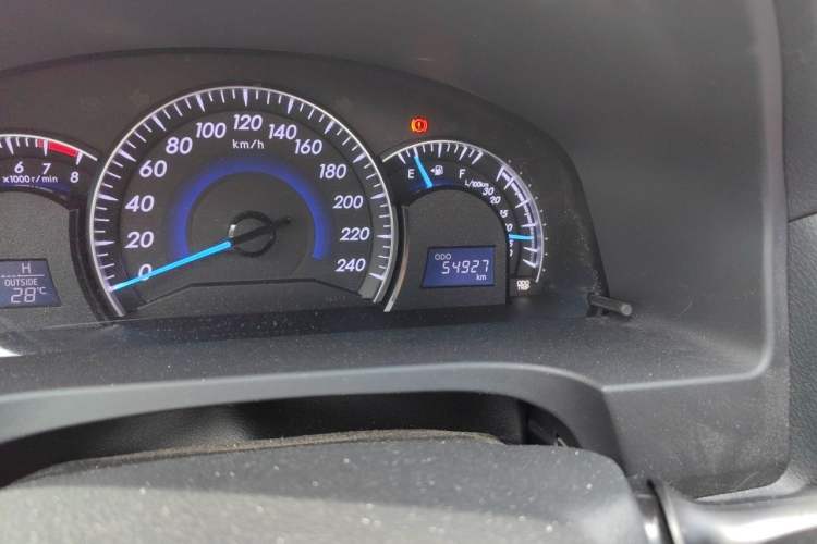 Used Toyota Camry 2016 2.0G 10th Anniversary Leading Edition Odometer Close Up