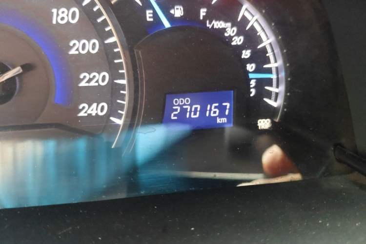 Used Toyota Camry 2016 2.0G 10th Anniversary Leading Edition Odometer Close Up