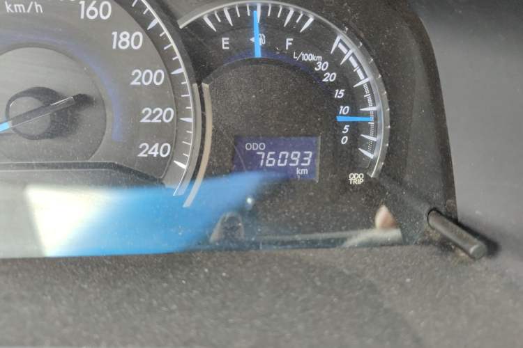 Used Toyota Camry 2016 2.0G 10th Anniversary Leading Edition Odometer Close Up
