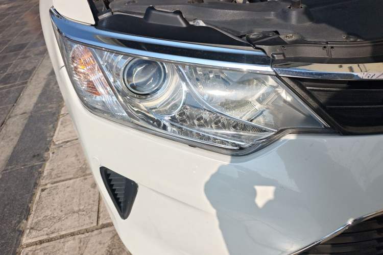 Used Toyota Camry 2016 2.0G 10th Anniversary Leading Edition Right Front Headlight