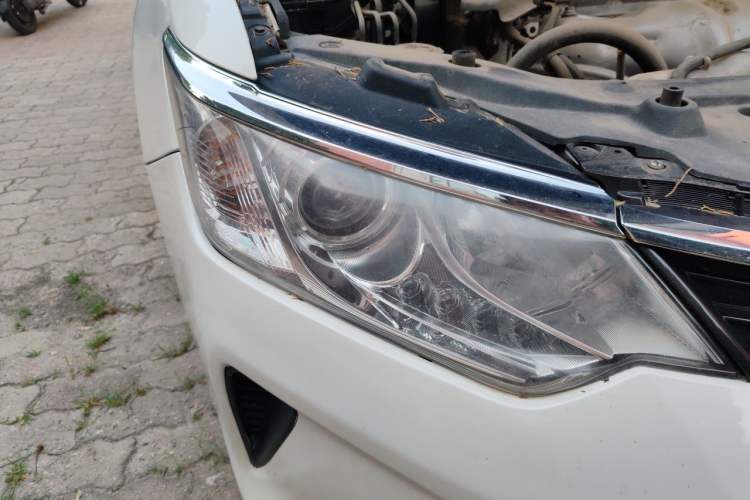 Used Toyota Camry 2016 2.0G 10th Anniversary Leading Edition Right Front Headlight